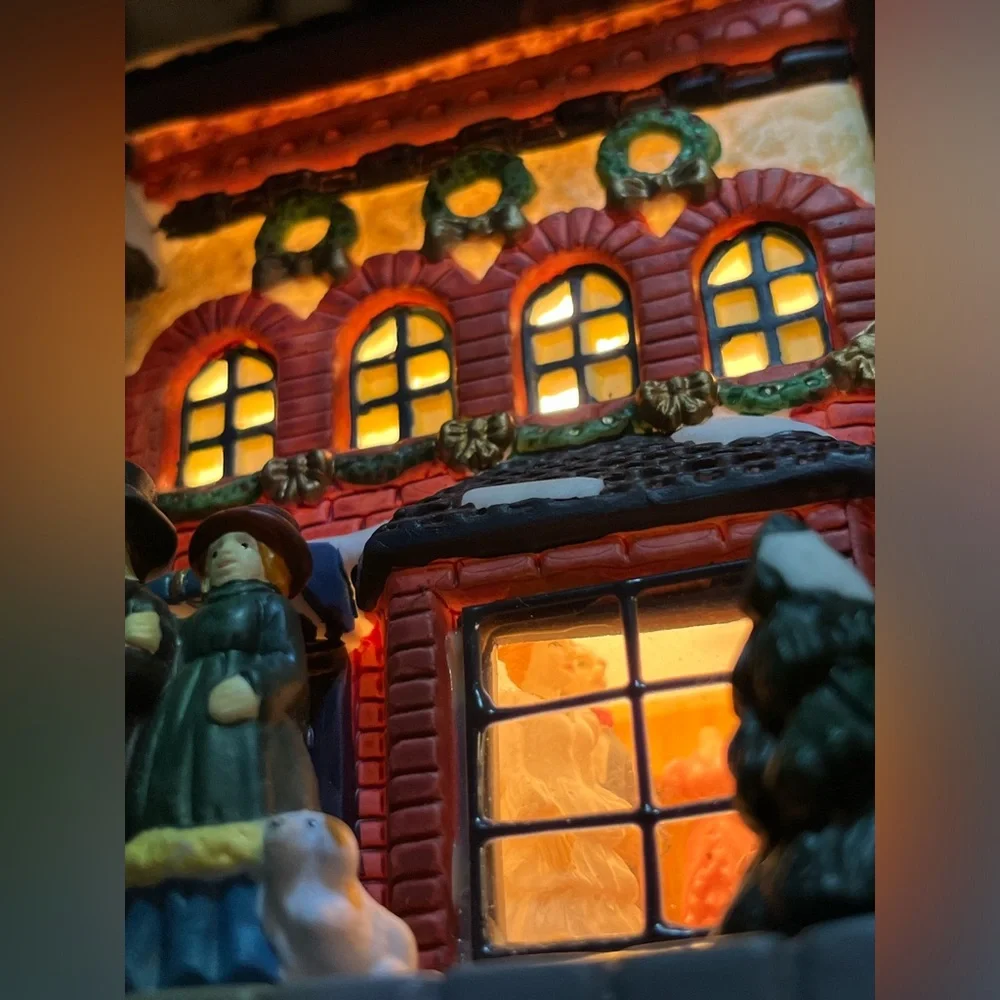 LIGHTED Christmas Porcelain Victorian Village WEDDING GALLERY Building